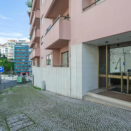 1 Apartment *